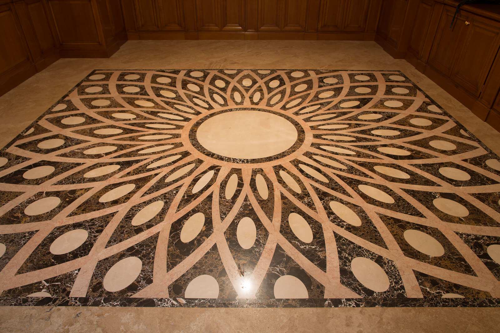 Художественный пол из камня