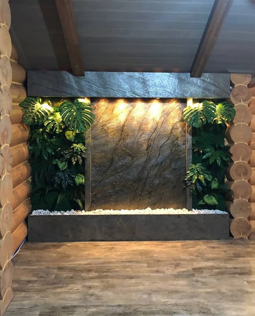 Обложка проекта: Фитостена с водопадом в частном доме