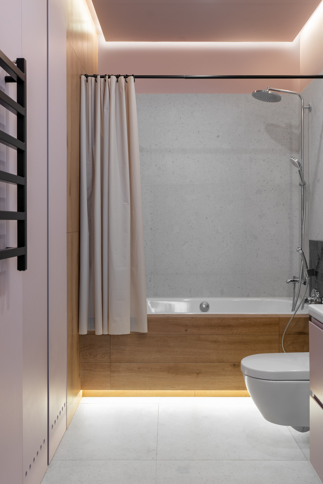 Двухкомнатная квартира с зеленой перегородкой в гостиной