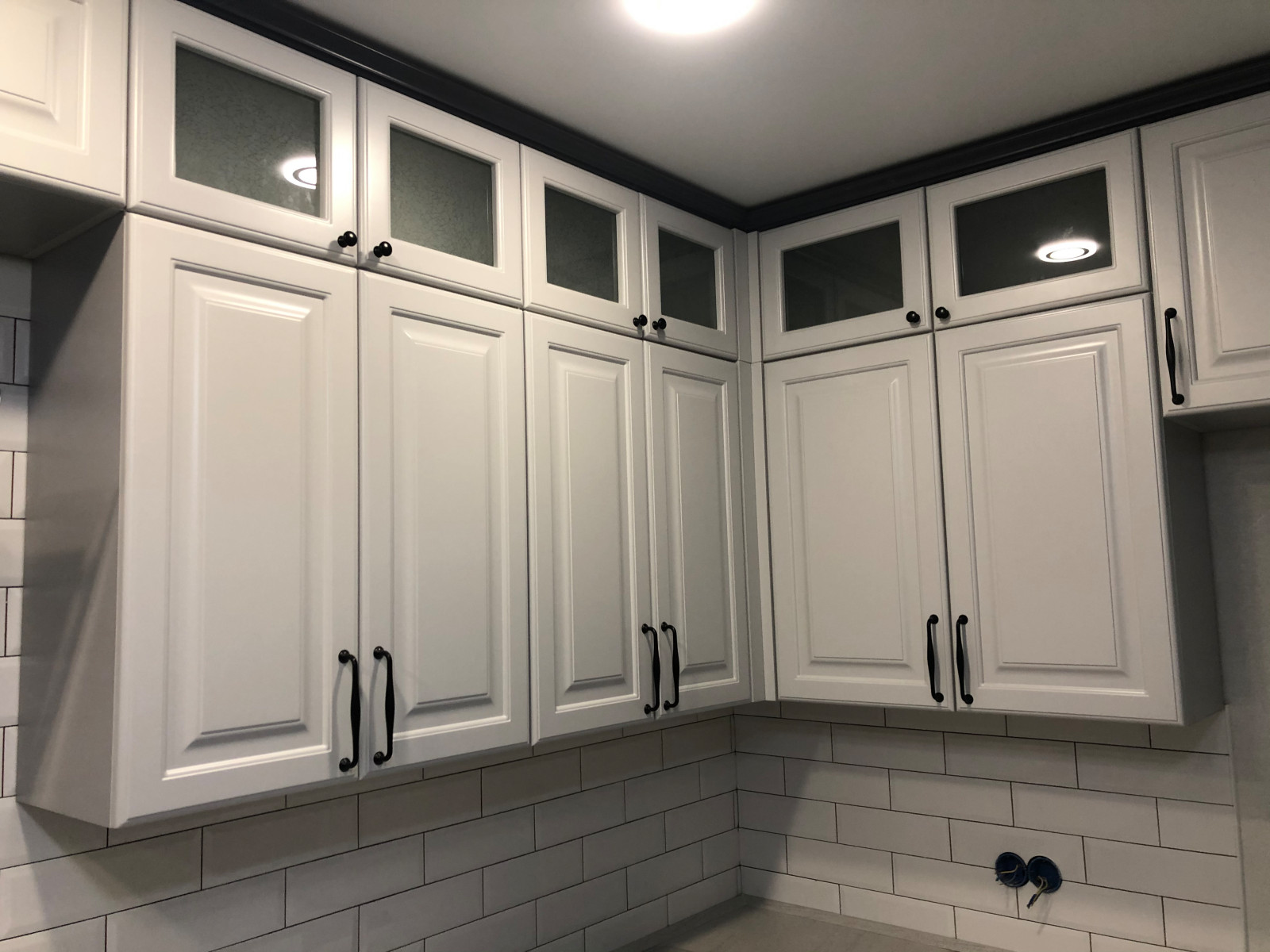 Кухня с фасадами с покрытием эмаль