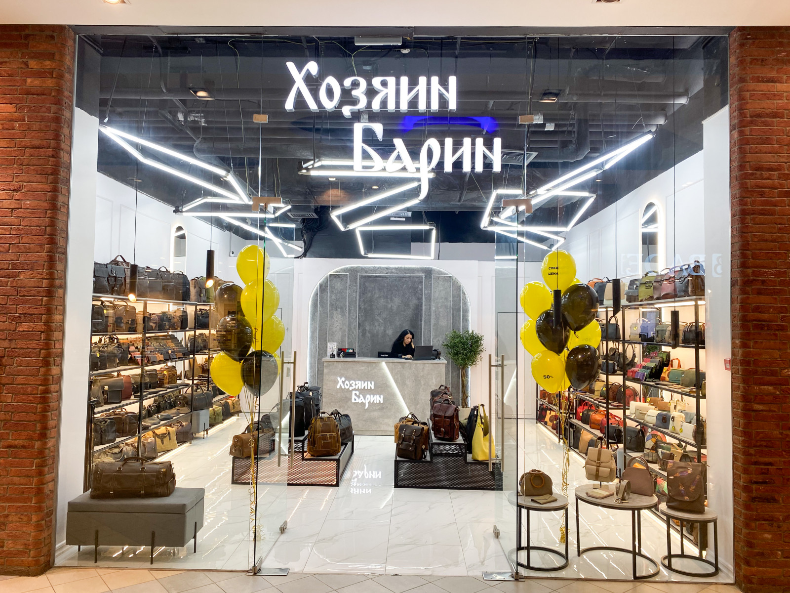 Обложка проекта: Ремонт магазина в ТЦ Красный Кит