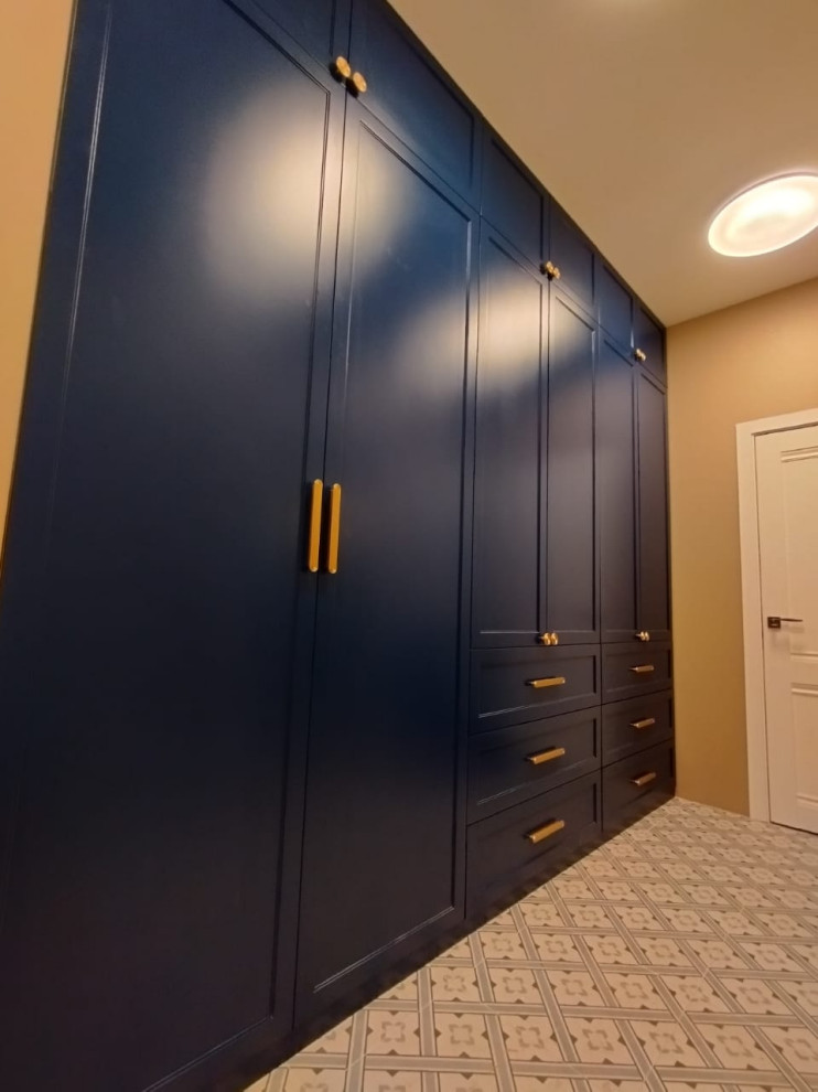 Шкаф распашной с ящиками.