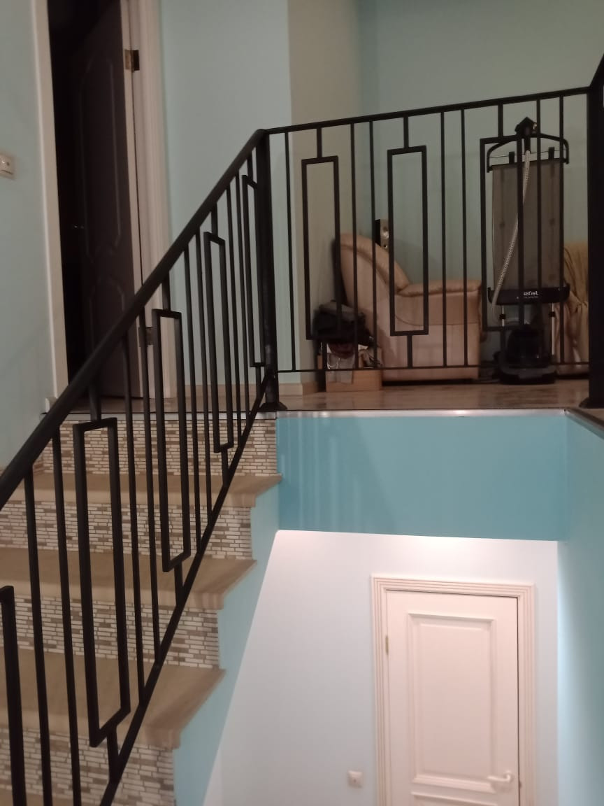 Сварные и кованые перила для лестниц и террас