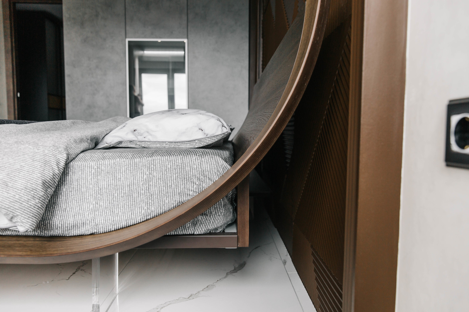 Обложка альбома: Кровать