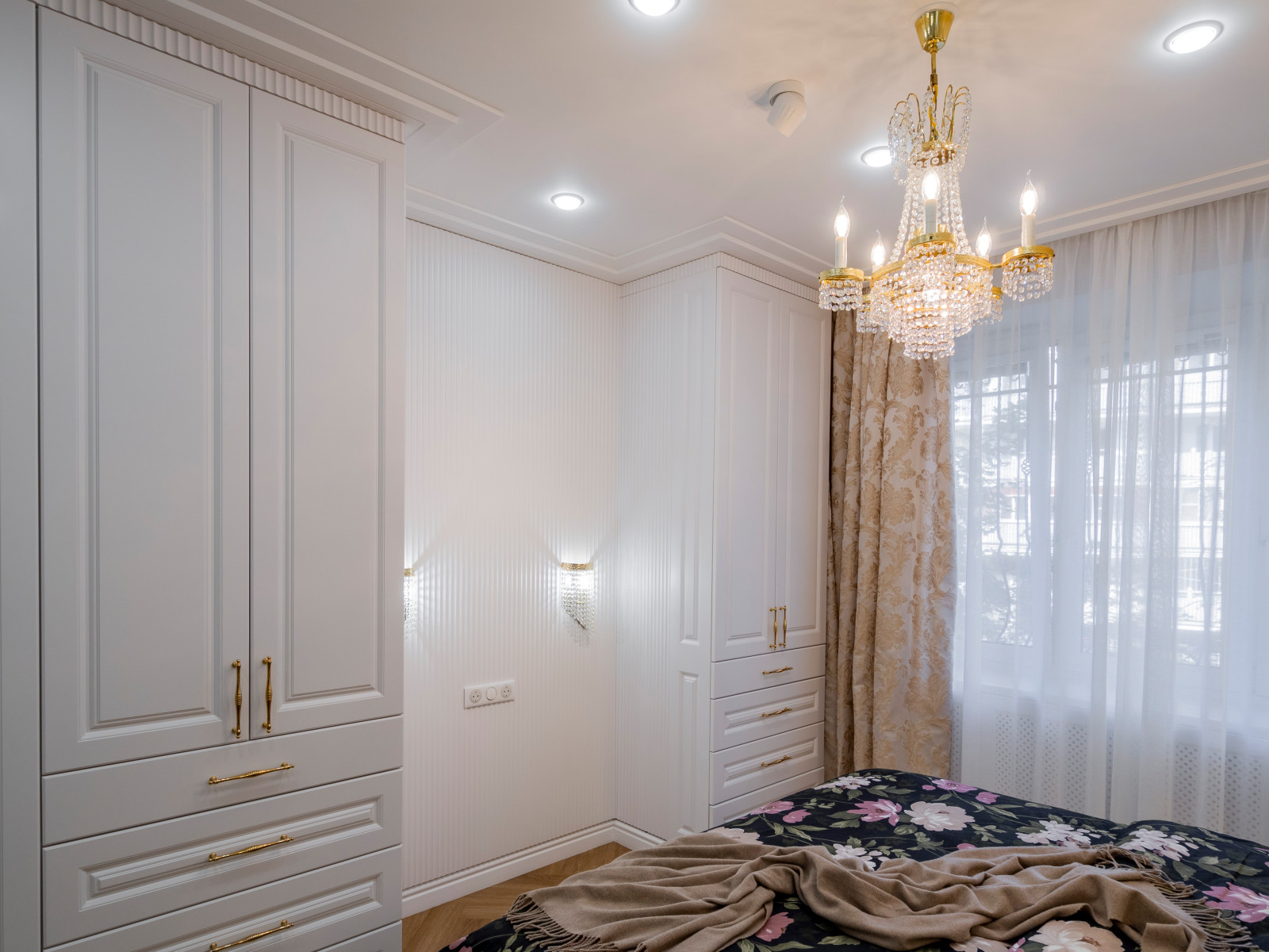 Стильная меблировка спальни