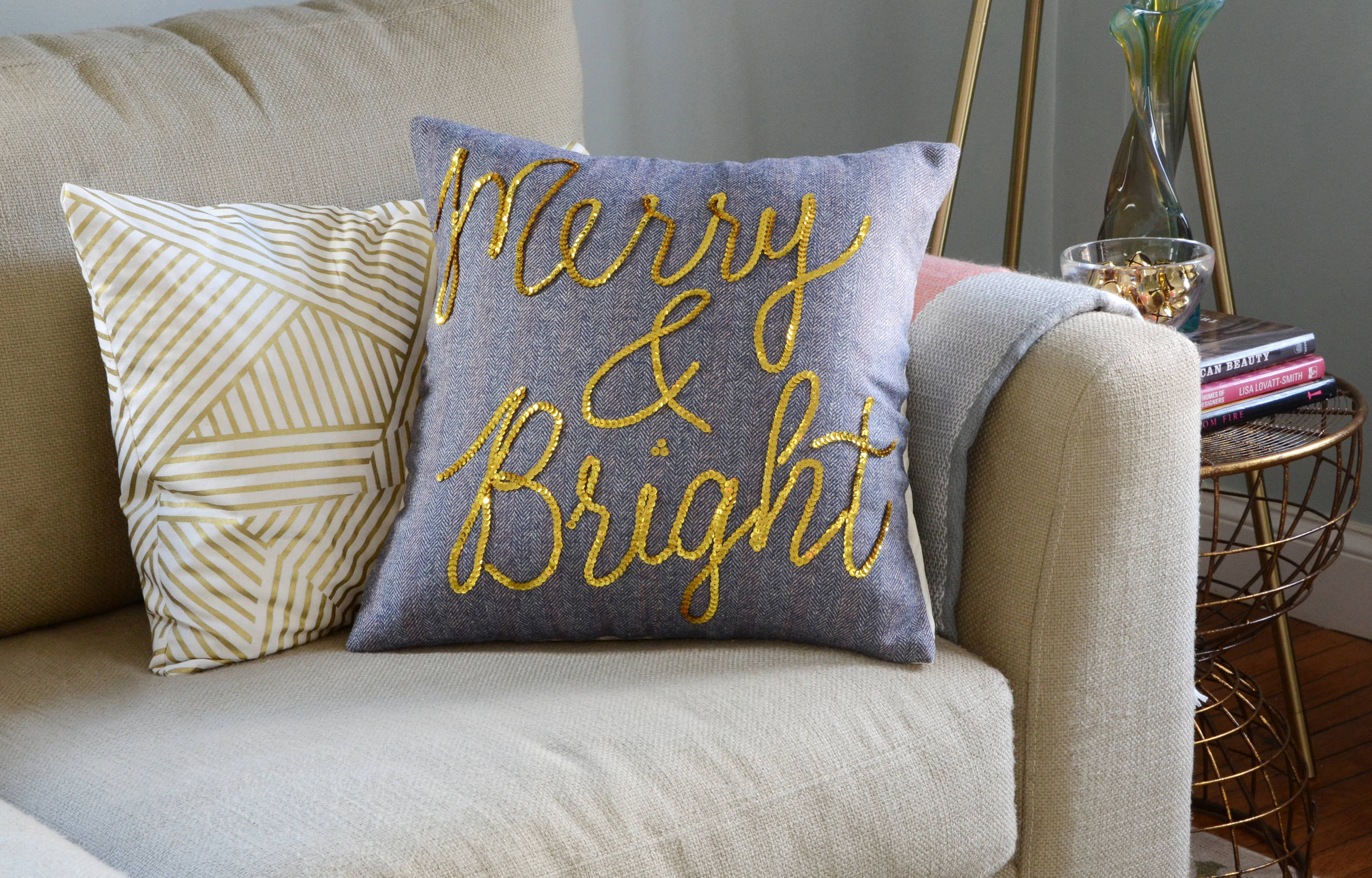 Фотоохота: Декоративные подушки на диван своими руками