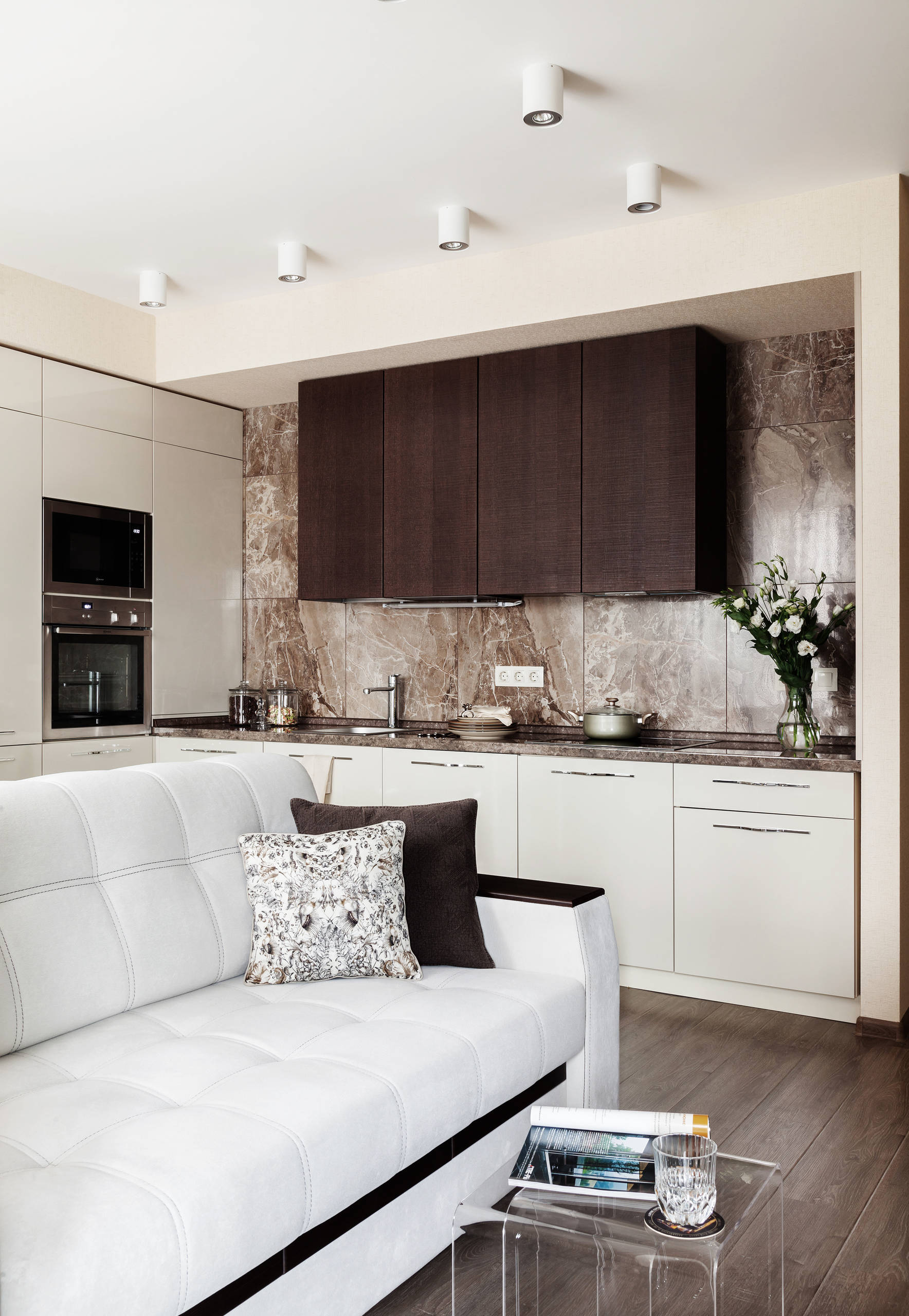 Houzz тур: Черно-белые фотографии Парижа и растворяющаяся кухня