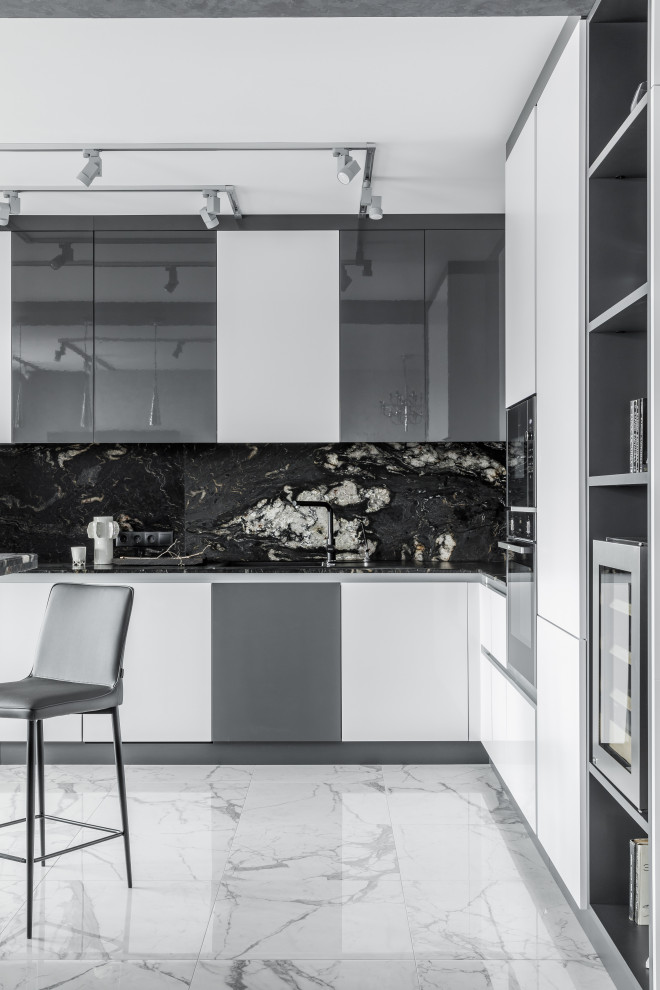 4-х комнатная квартира с черно-белой геометрией