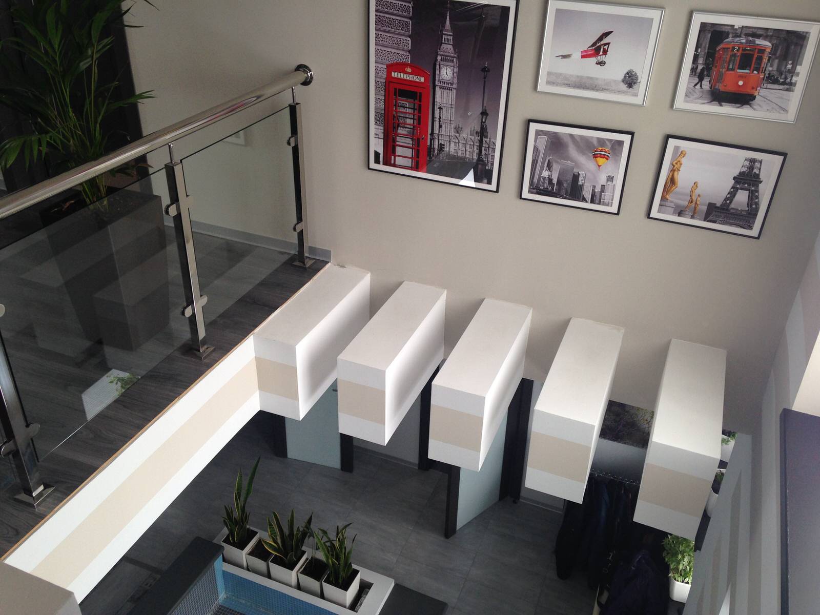 Картины на стене