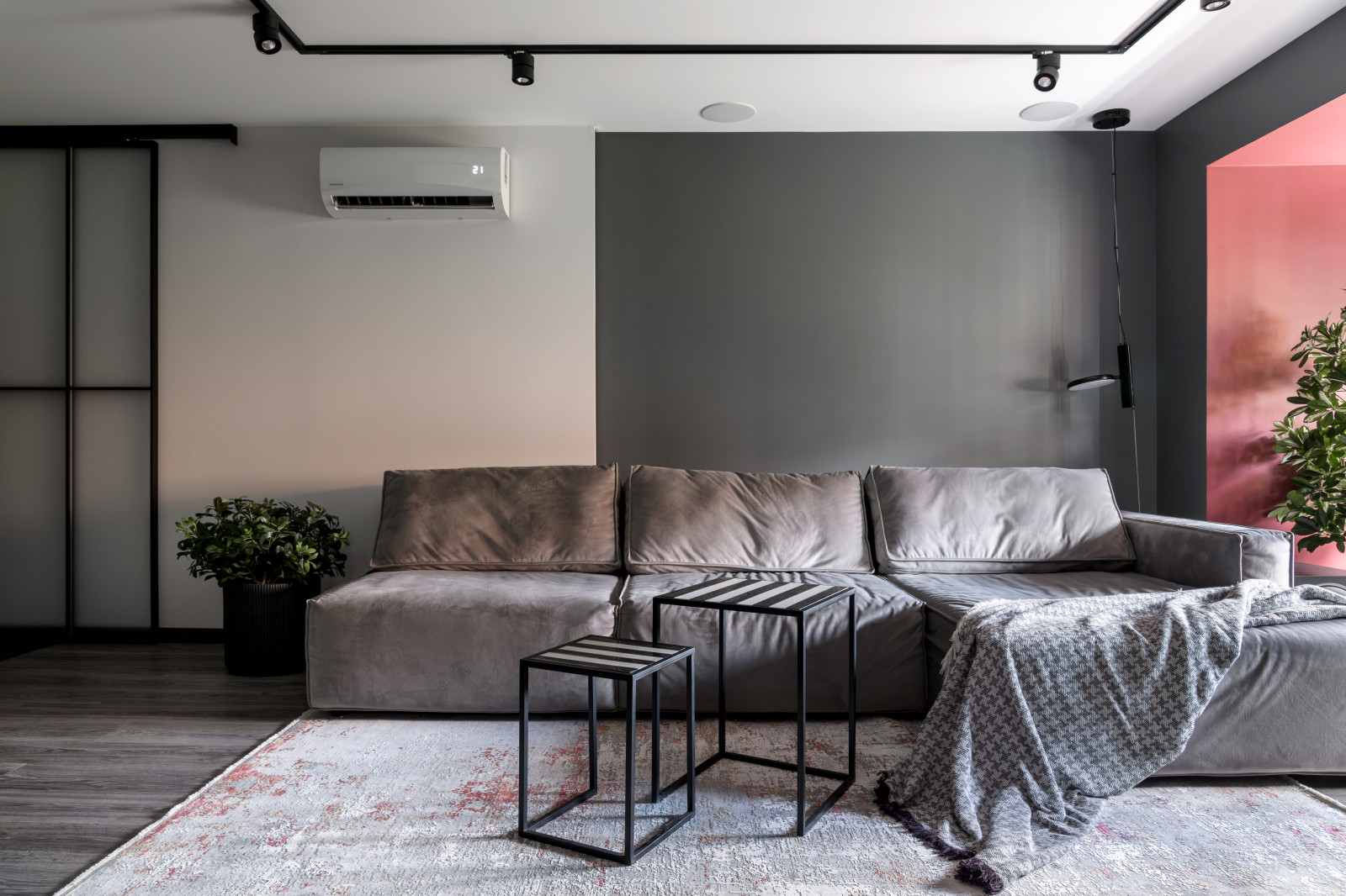 Квартира с гардеробной для коллекции кроссовок