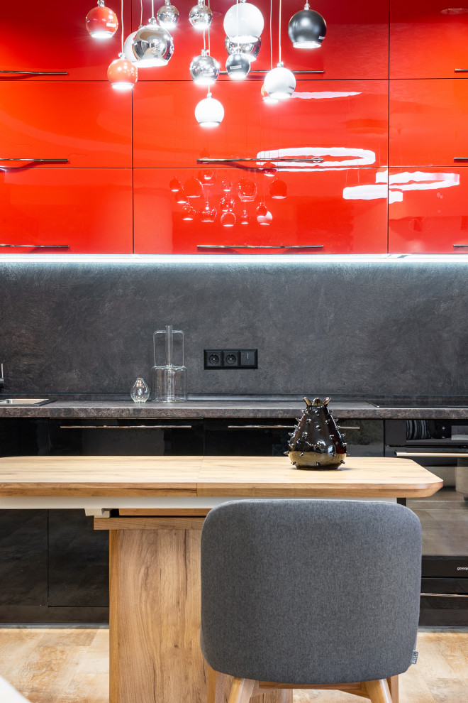 Разные полюса.