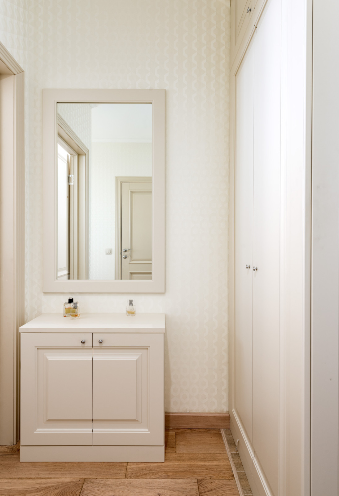 Шкафы и тумбы