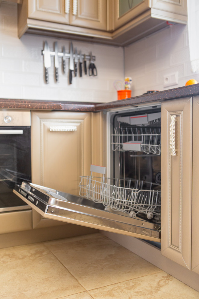 П-образная кухня в загородный дом