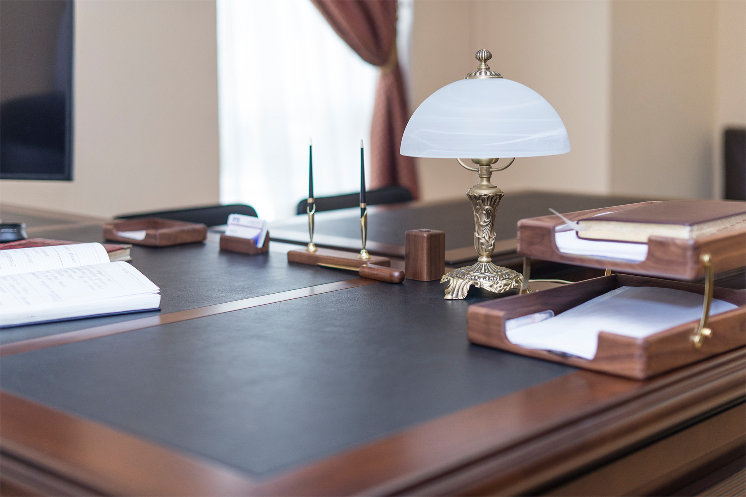 СТРОГОСТЬ И СТАТУС