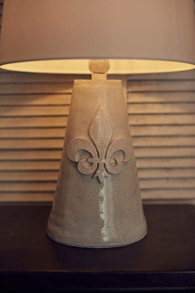 Обложка проекта: Настольная лампа "Лилия"