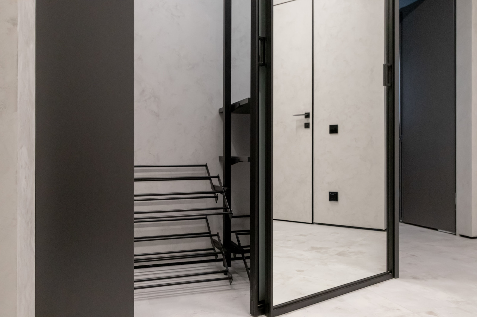 Угловой шкаф в прихожую с системой UNO raumplus