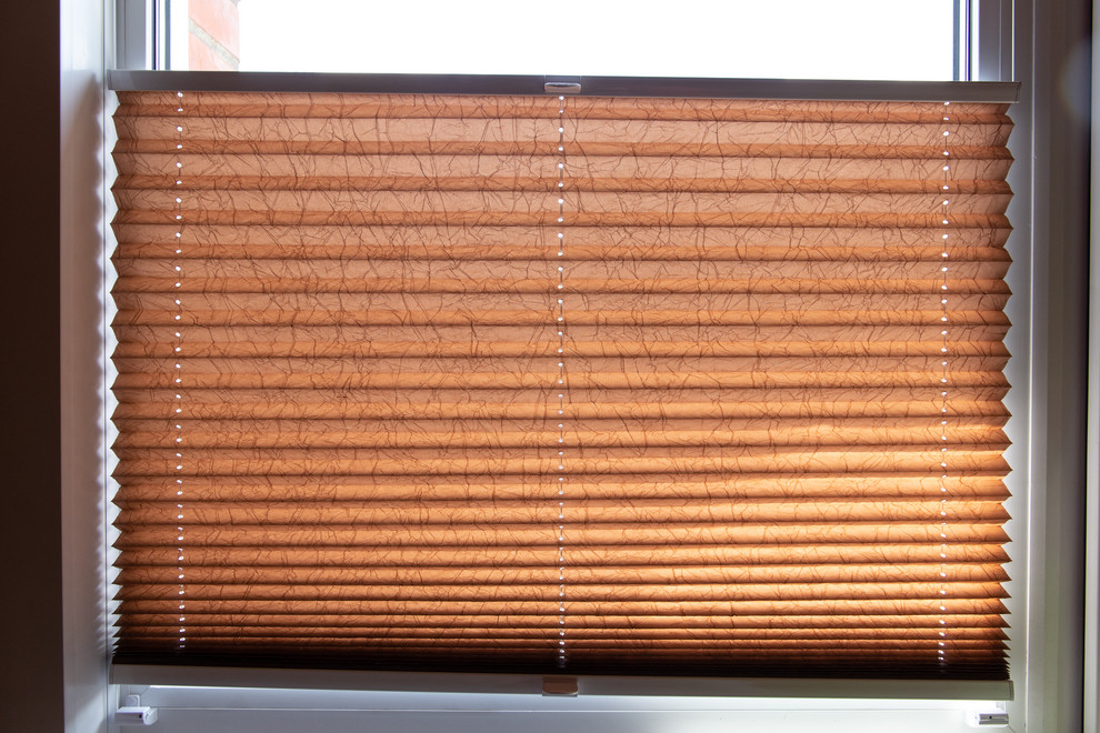 Плиссе на окно в коттедж