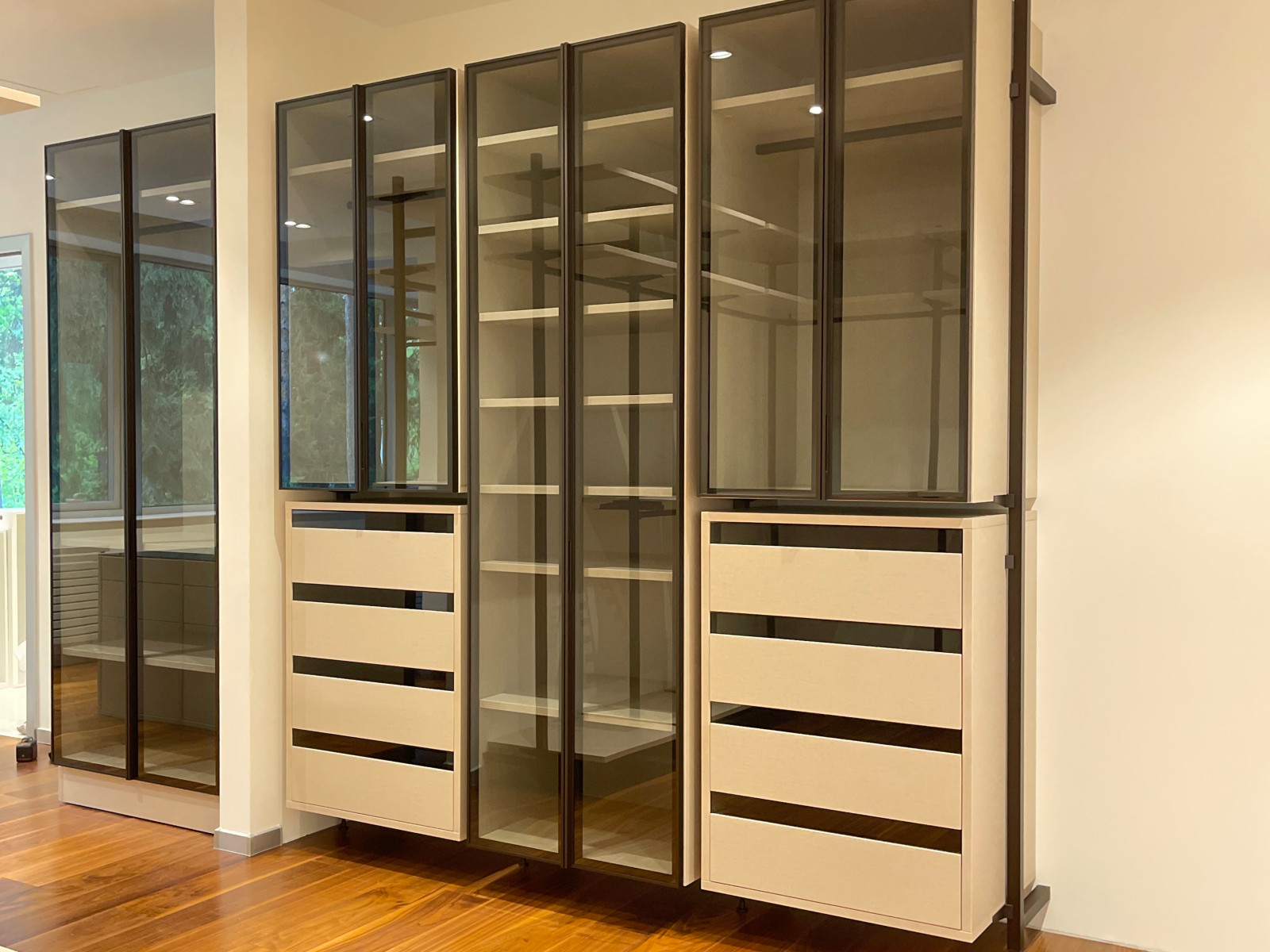 Обложка проекта: Распашной шкаф с системой RPE raumplus и Гардеробная система UNO raumplus