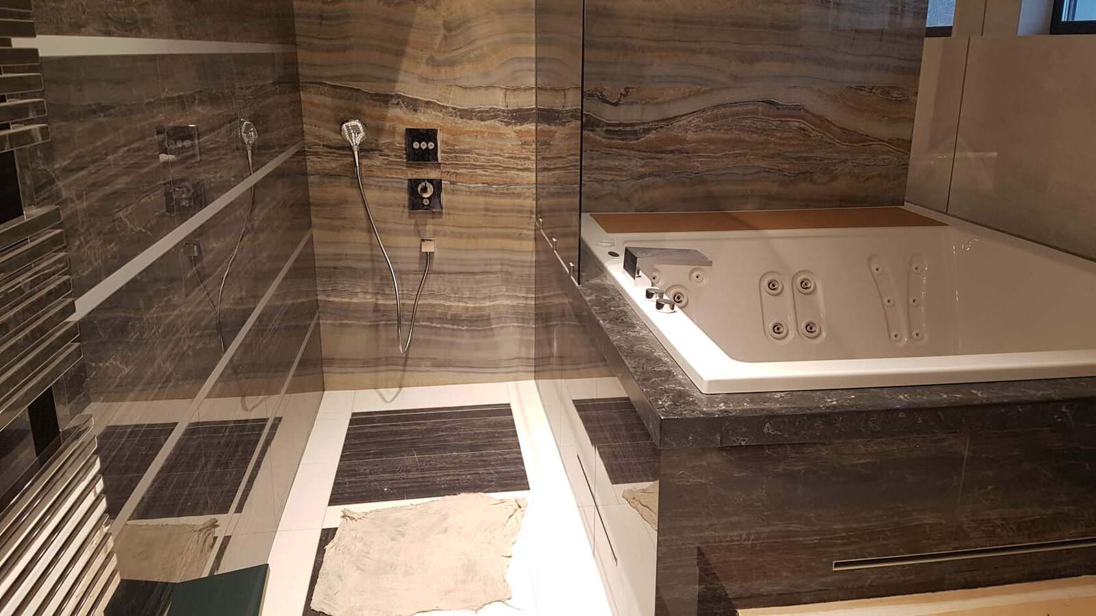 Обложка проекта: Комплексное решение (мрамор, кварцекерамика, акрил)