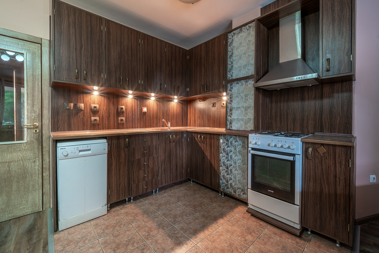 Варна, Левски, ул. „Доктор Иван Басанович“ 116