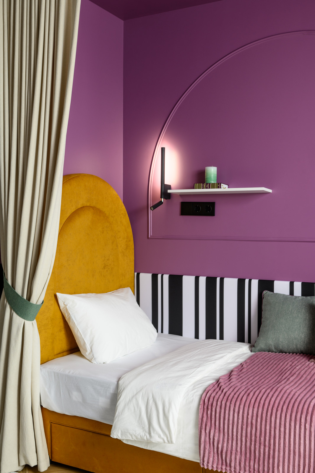 Светильник настенный поворотный светодиодный Sarca LED черный 4000К 40111/LED