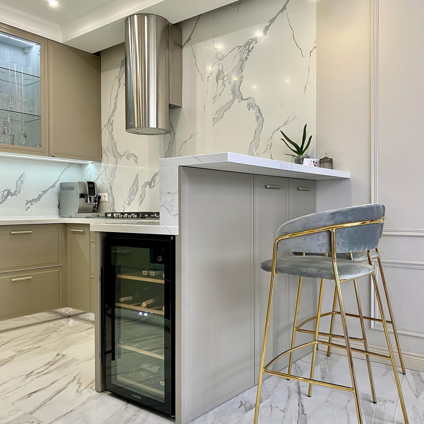 Угловая кухня с индивидуальной фрезеровкой фасадов