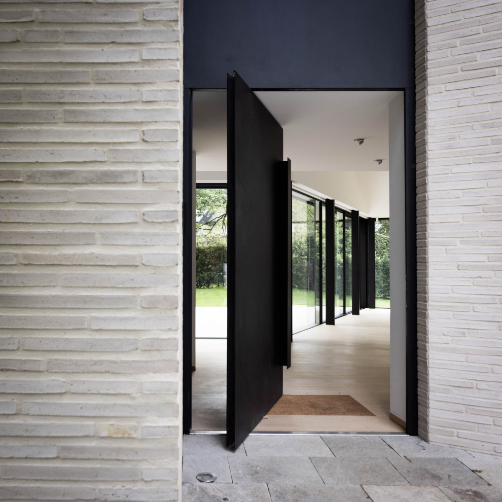 Four suite apartment building