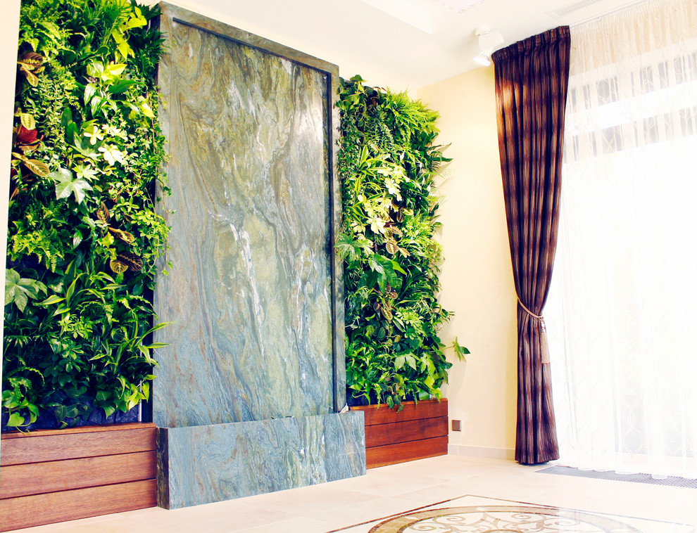 Фитостена с водопадом