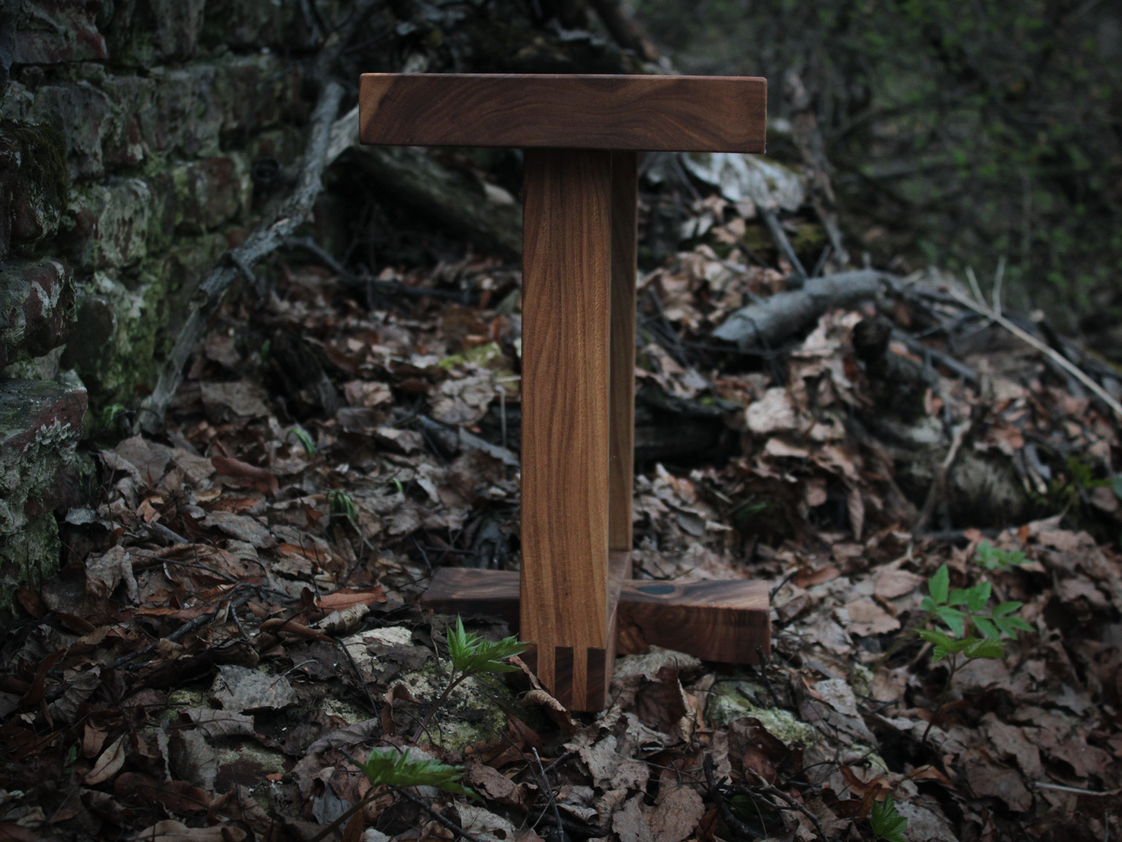 Табурет из массива карагача