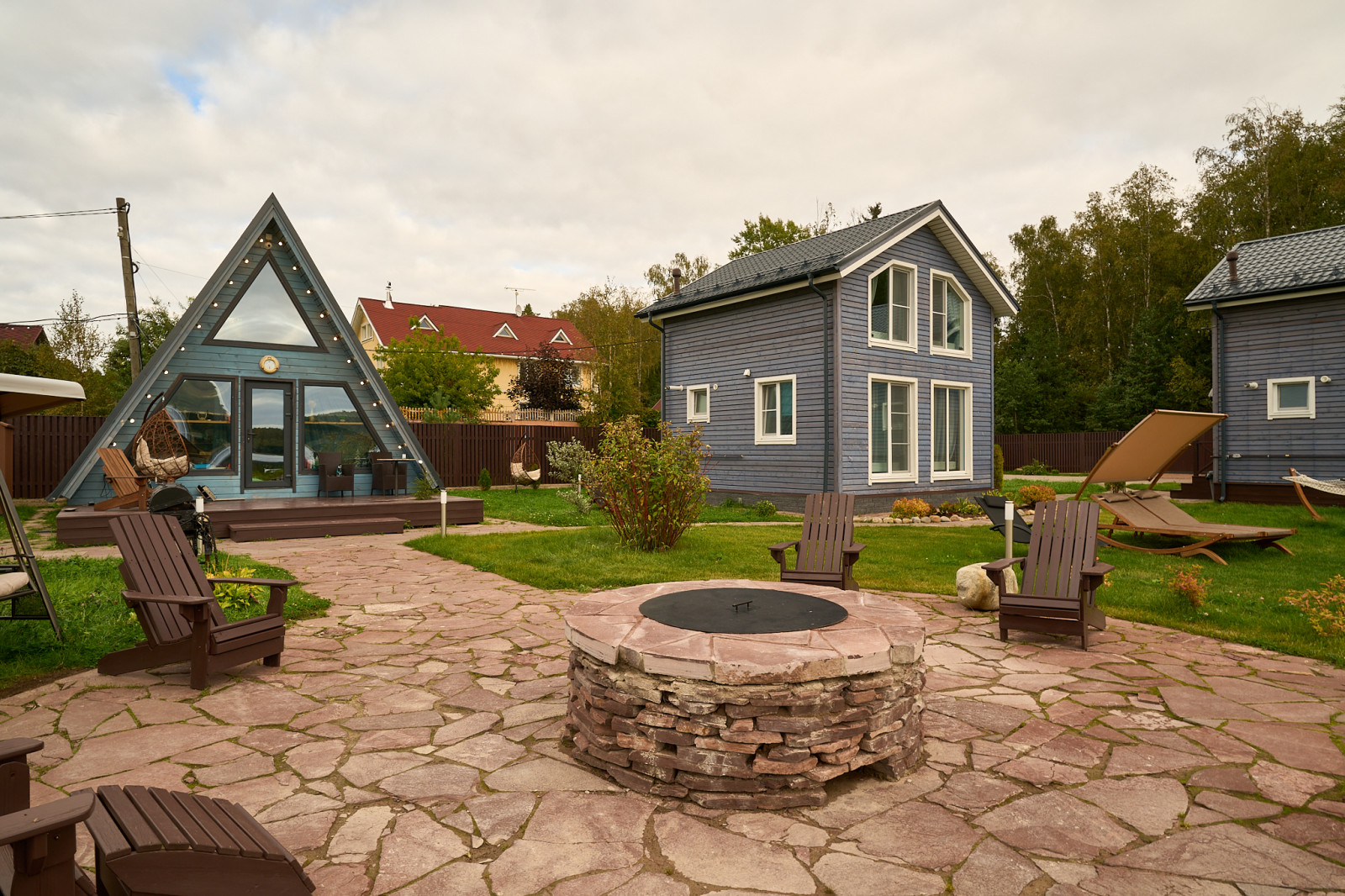 База отдыха на берегу озера. Ялкала.