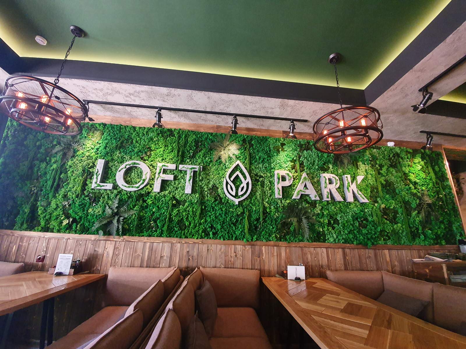 Обложка проекта: Озеленение стабилизированным мхом ресторан Loft Park