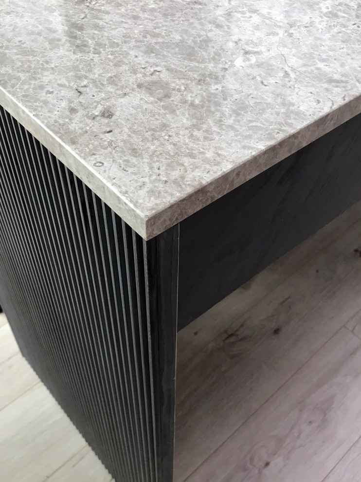 Стол для макияжа Briotti