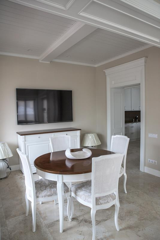 Столярные изделия в коттедж : лестницы, мебель, двери и тд.