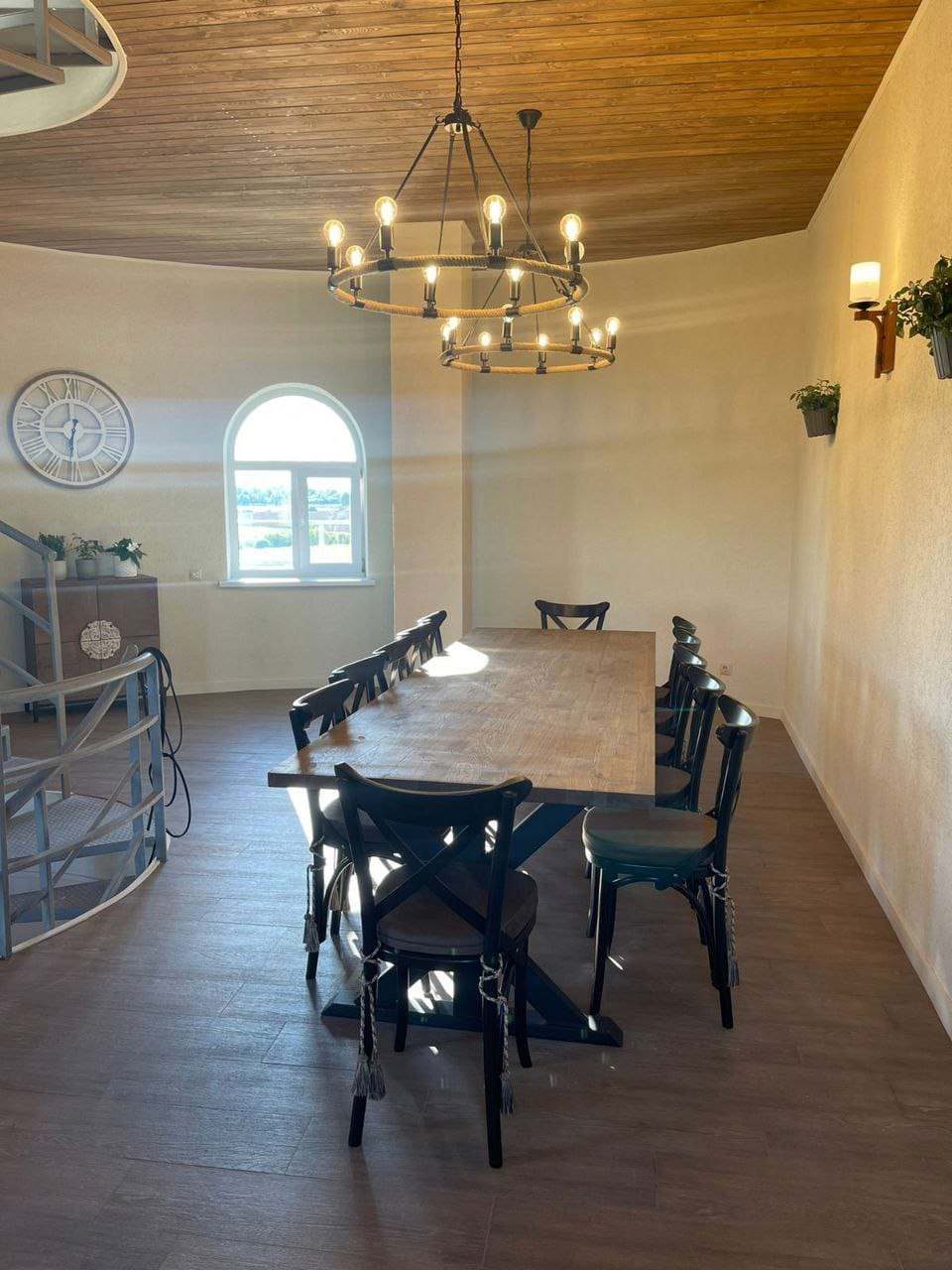 Этническая столовая группа для Мельницы в Этническом стиле