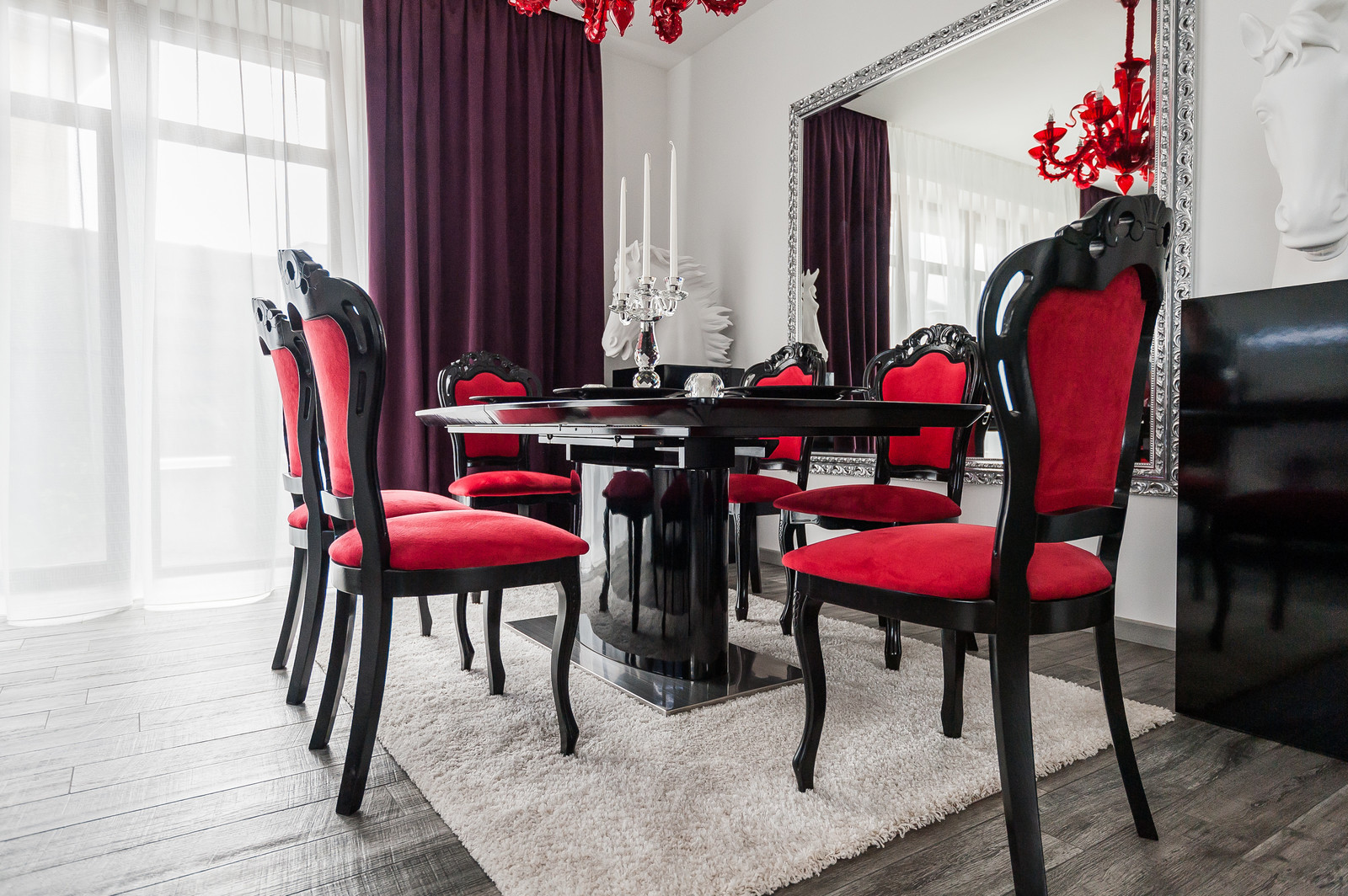 Дом с лошадиным бюстом