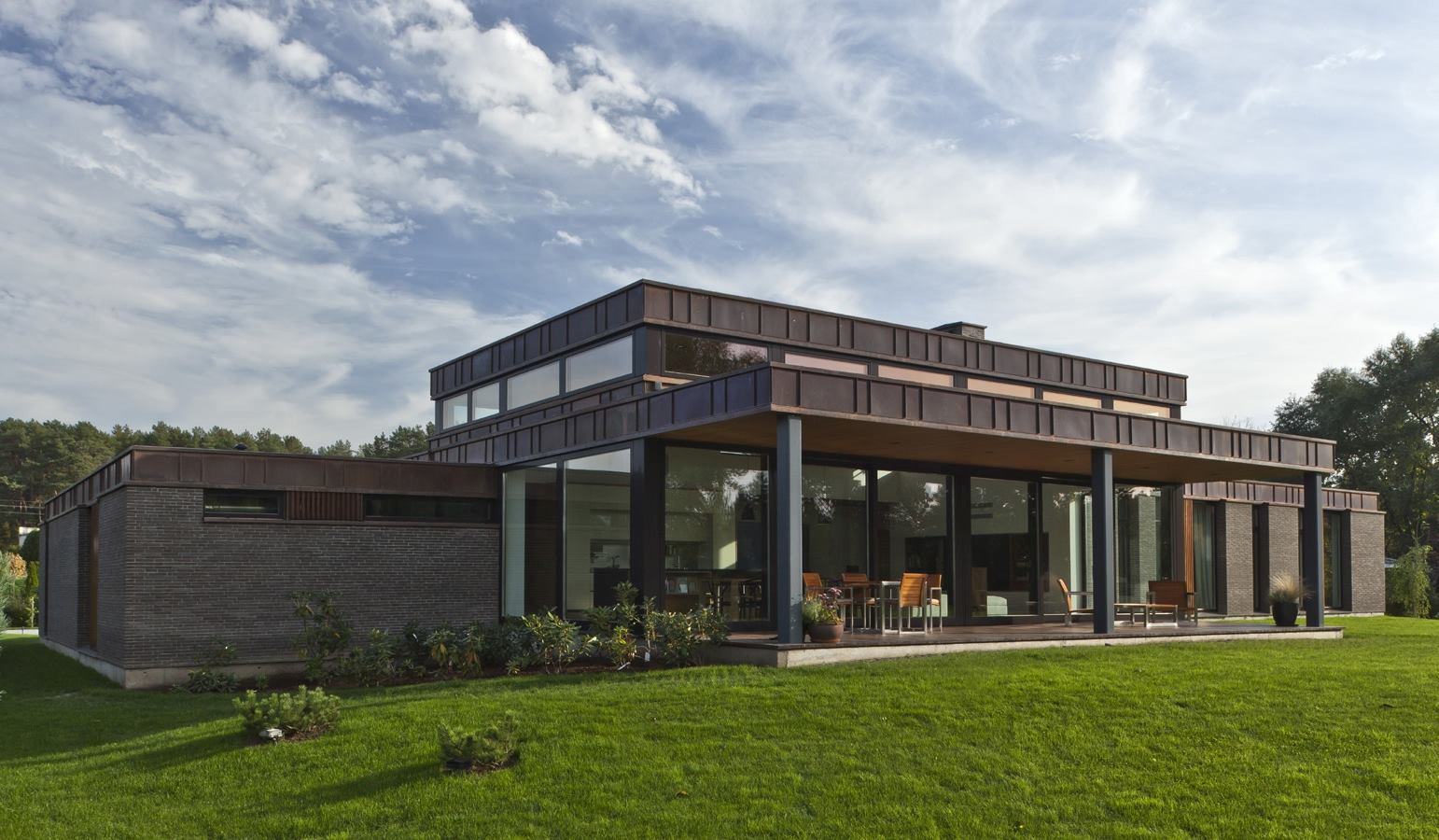 Современный взгляд на остекление (дерево-алюминиевые окна)