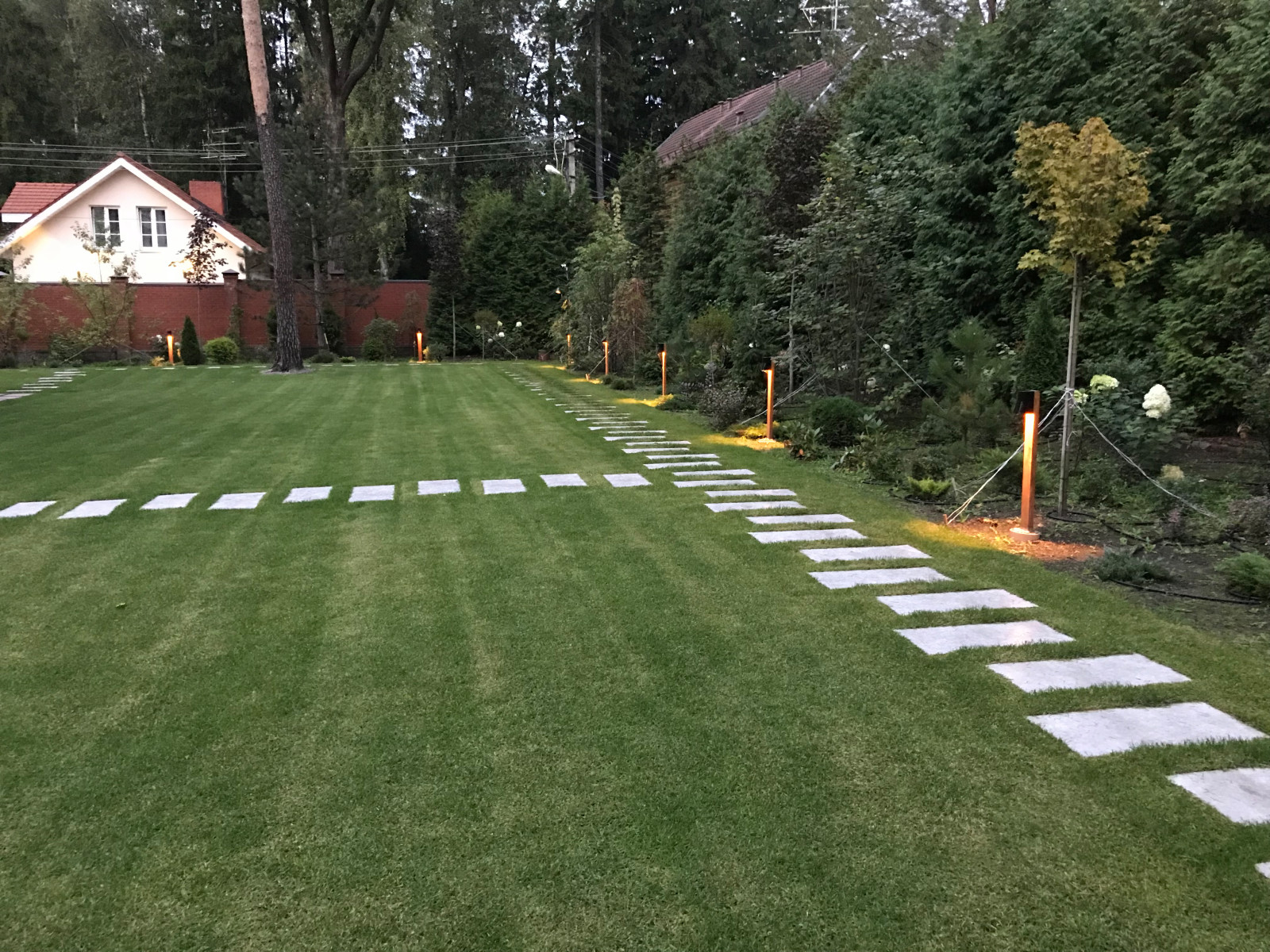 Участок в регулярном стиле