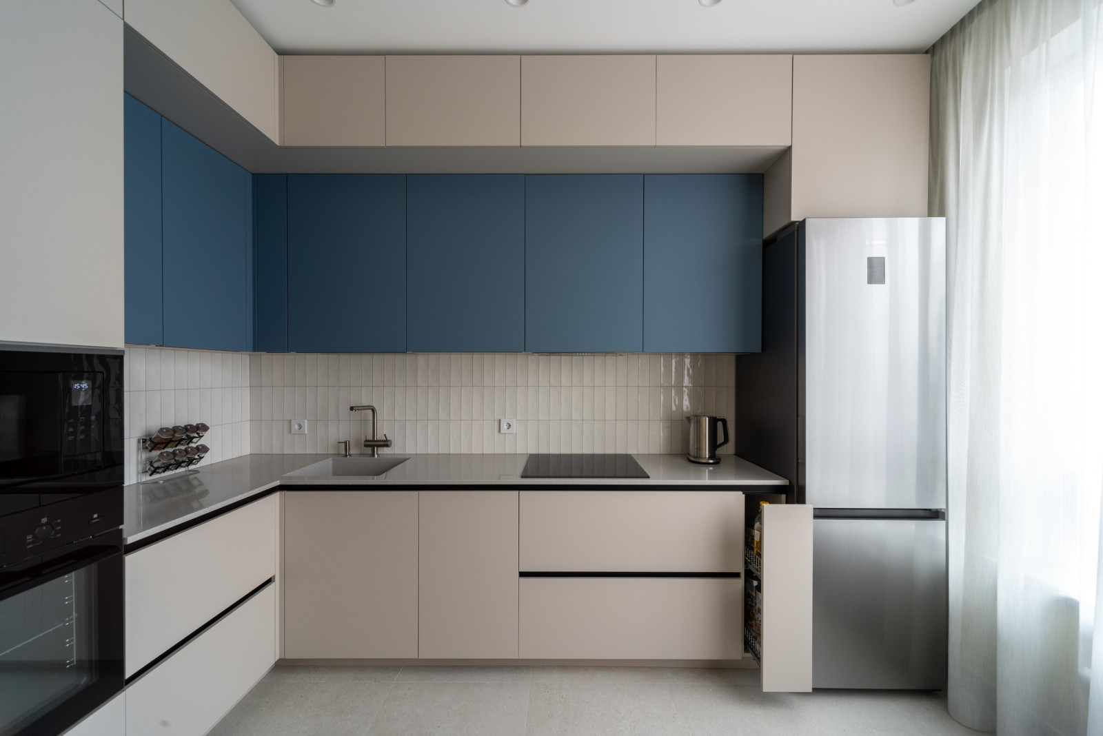 Двухуровневая угловая кухня