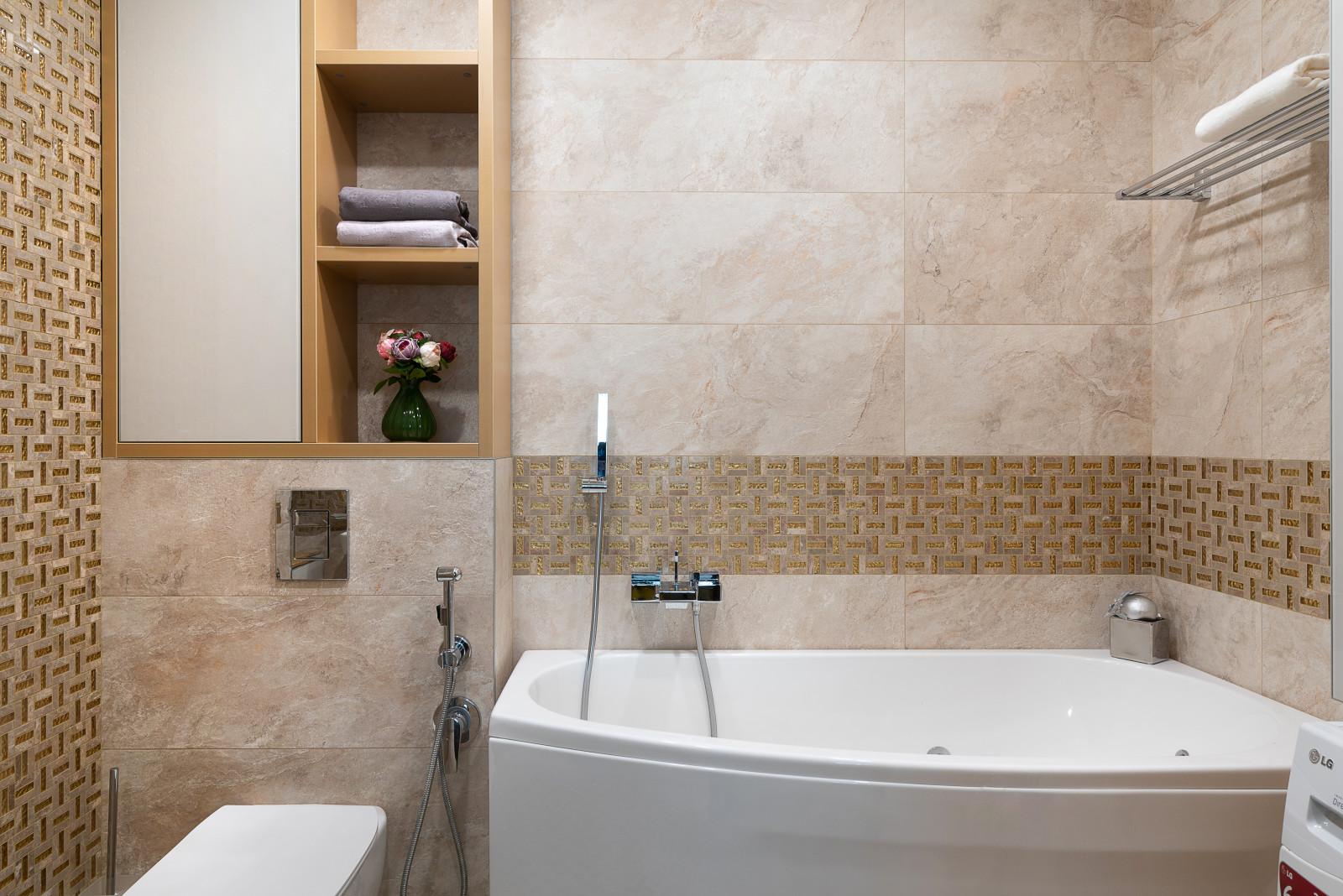 Разные полюса.