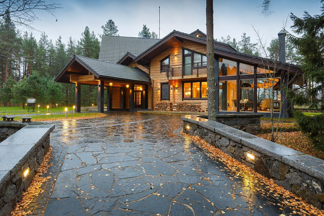 ДОМ НА МЕДНОМ ОЗЕРЕ «HONKA»