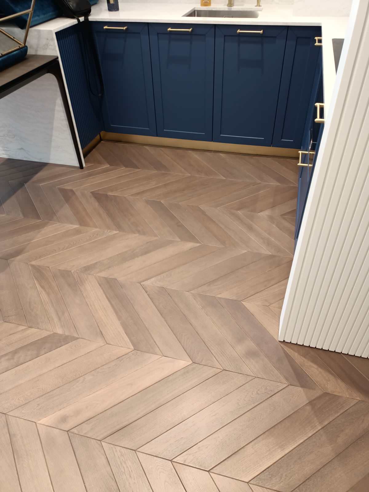 Обложка проекта: Инженерная доска, дуб, масло с твёрдым воском, французская ёлка.