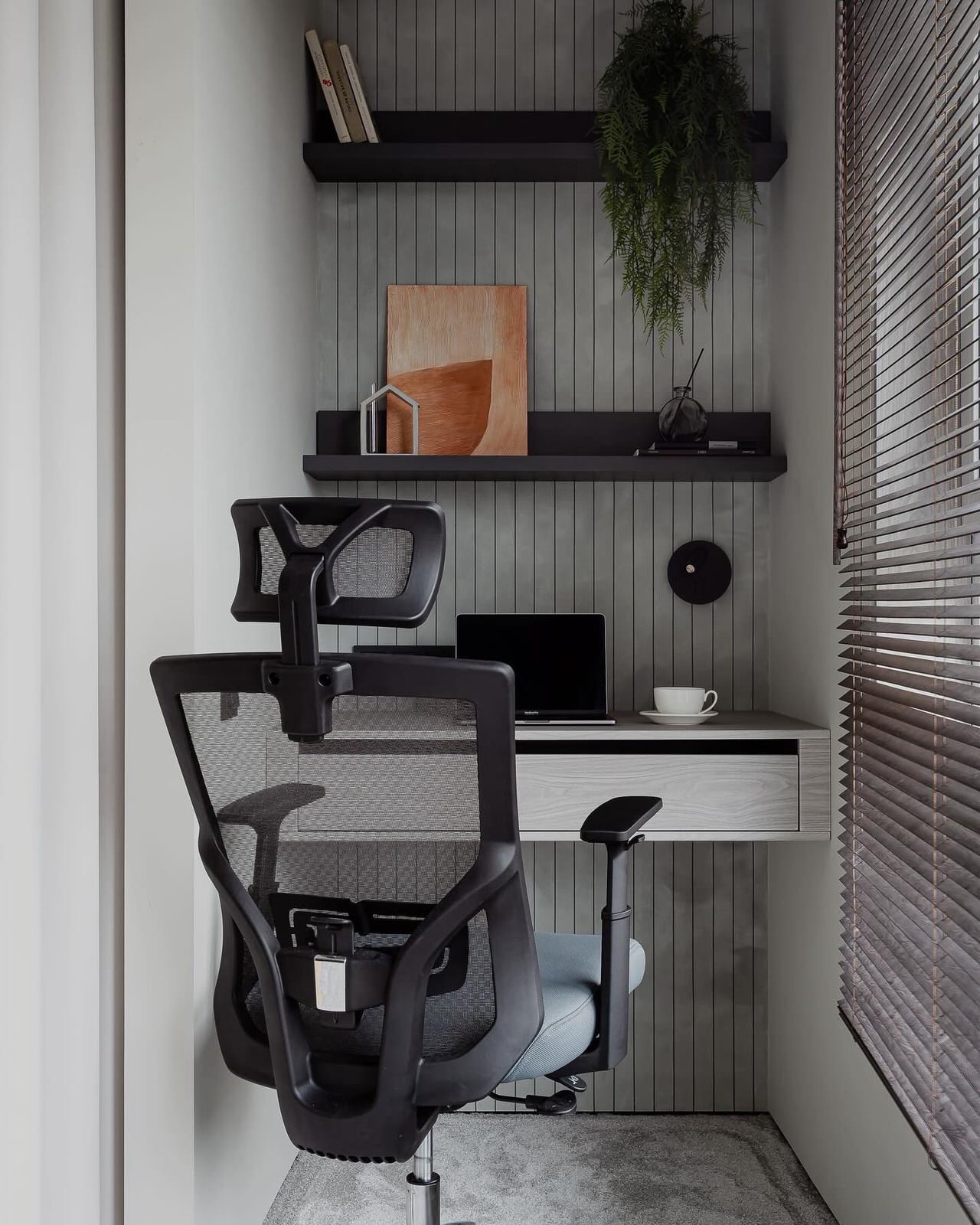 Отделка рабочего места декоративной штукатуркой