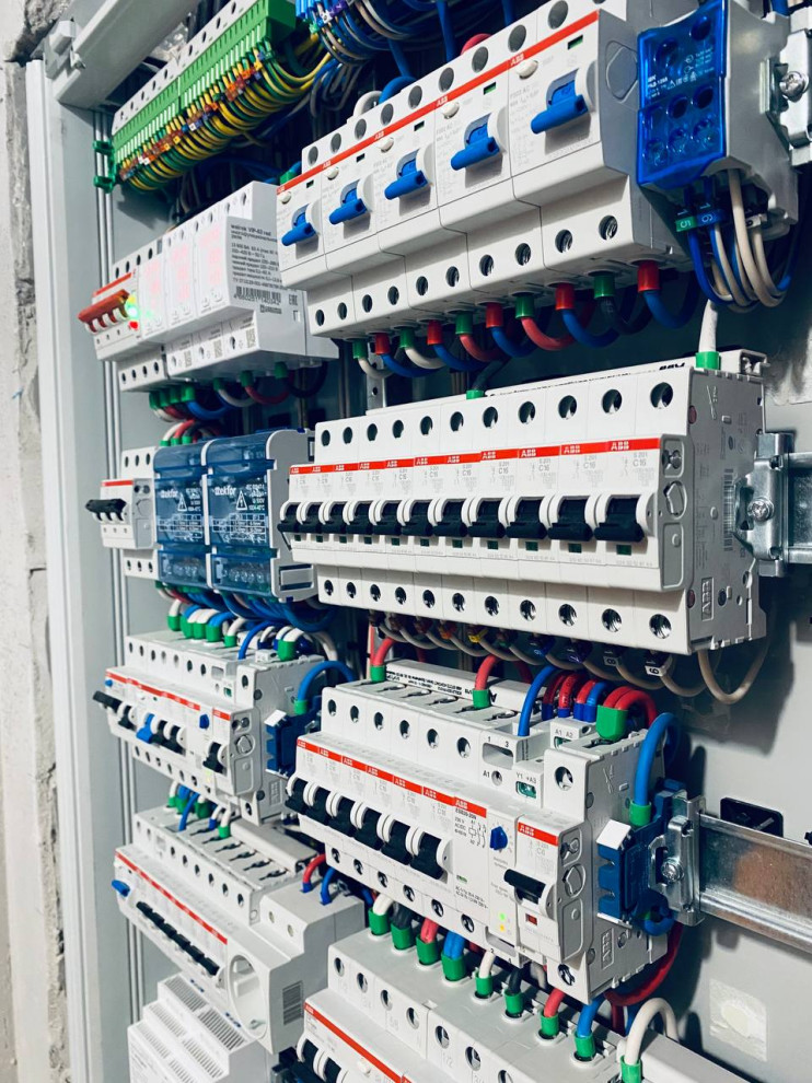 ЖК EVER электромонтаж в 3-х комнатной квартире 88м2.