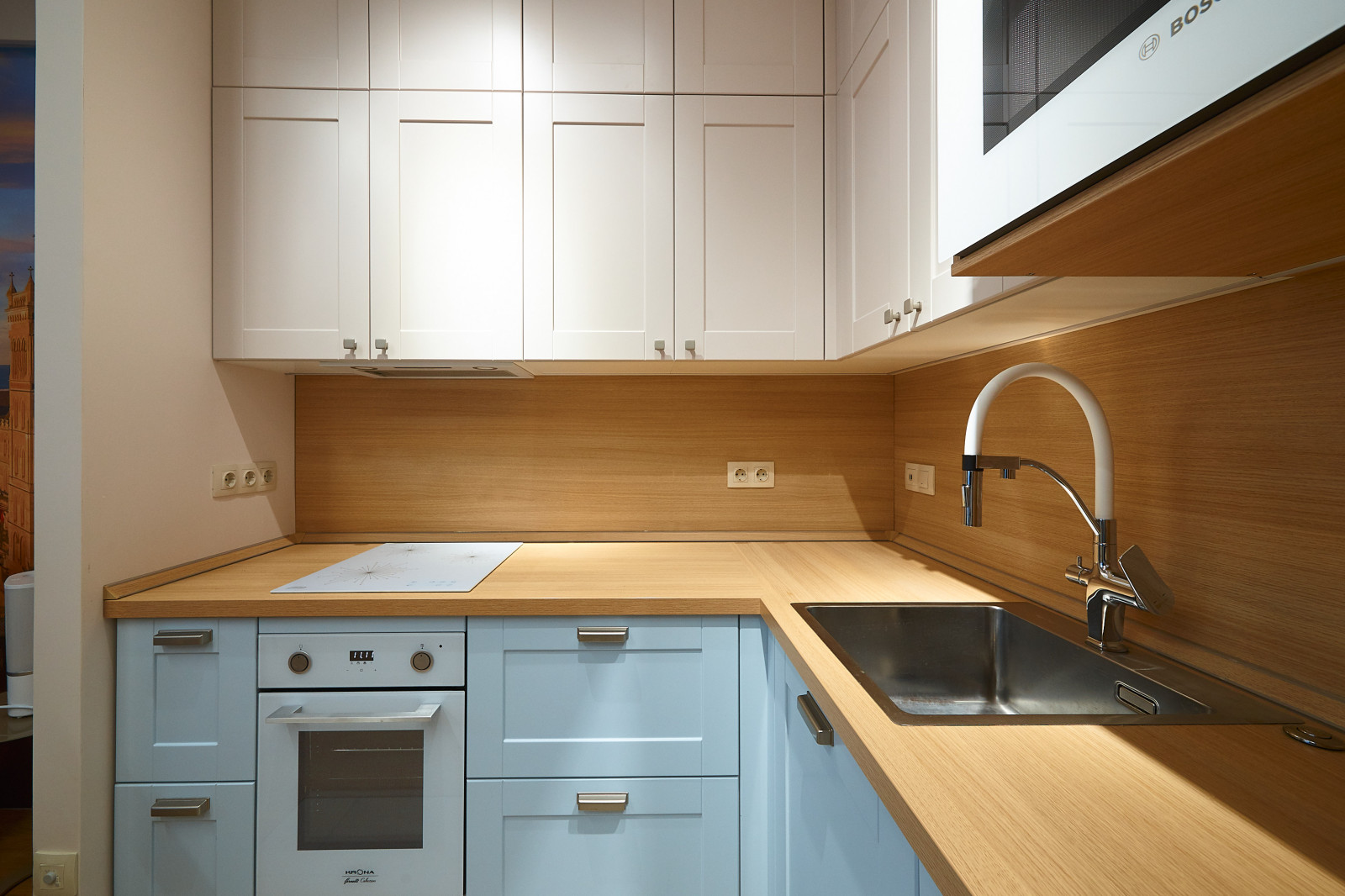 Кухня из эмали и шкаф для хранения