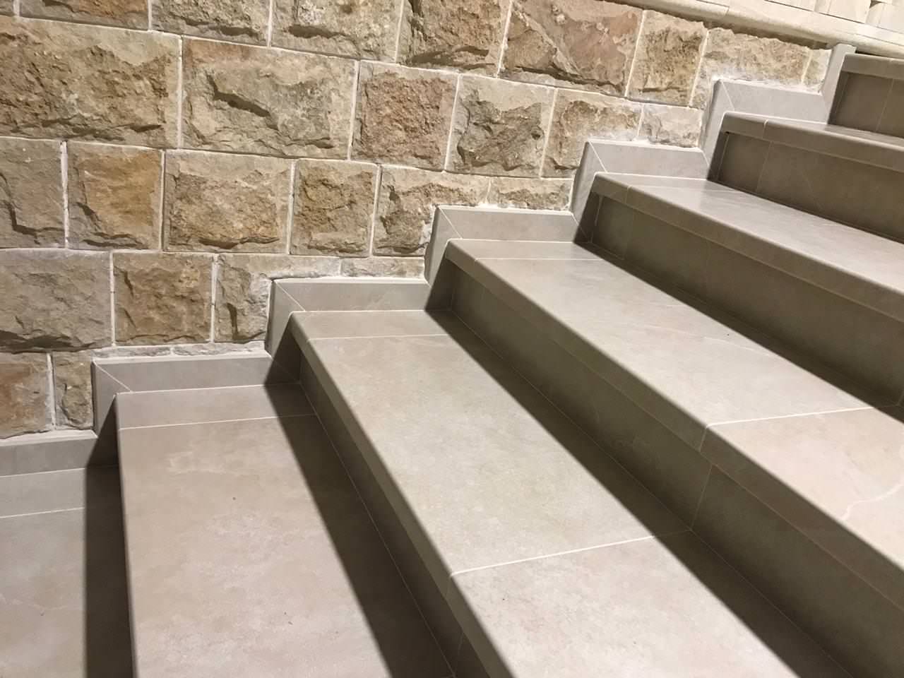 Лестница из керамогранита