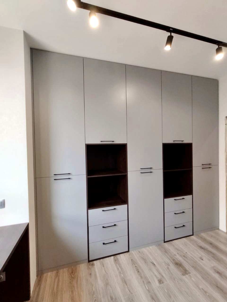 Шкаф и рабочая зона в подростковую.