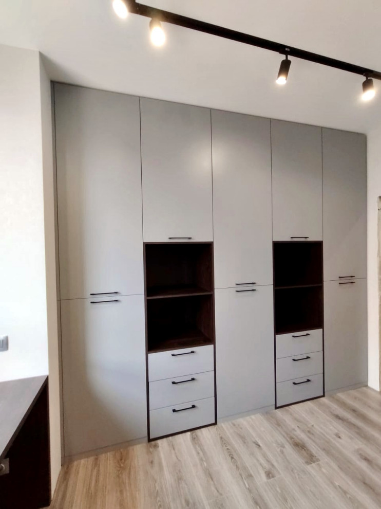 Шкаф и рабочая зона в подростковую.