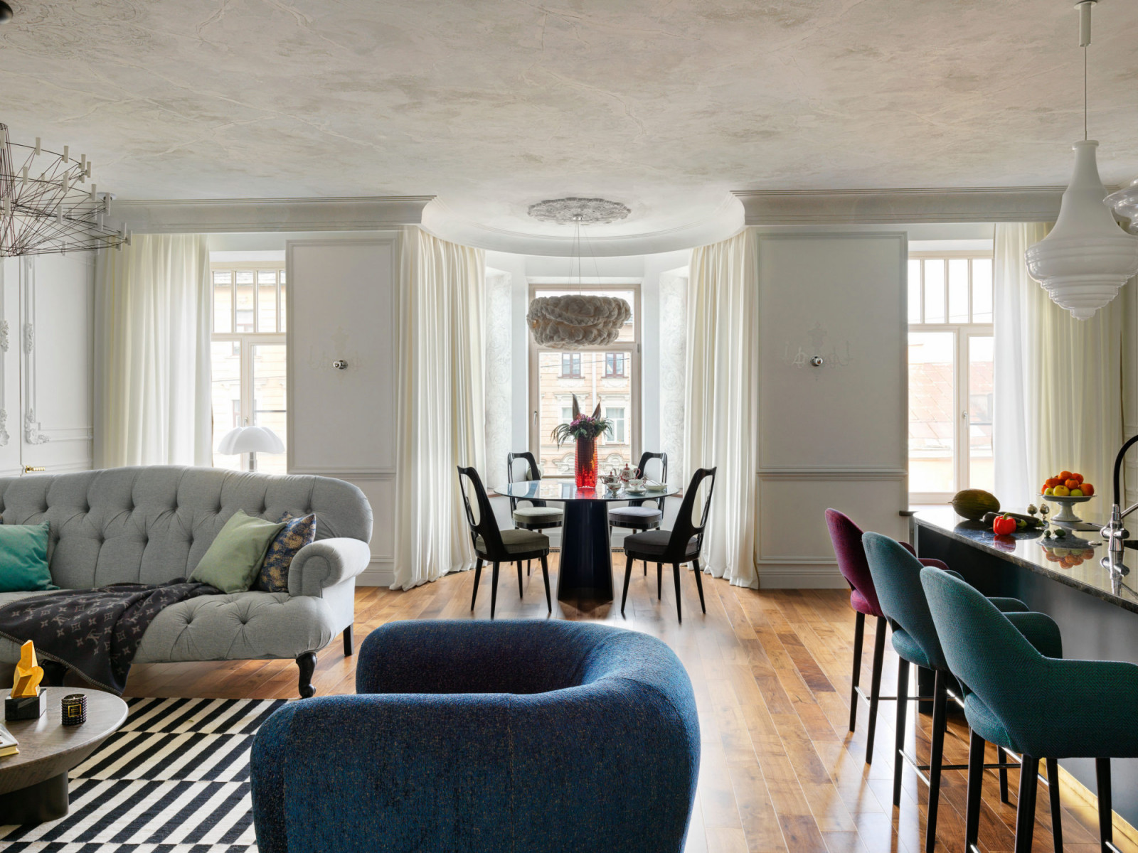 Мягкая мебель для квартиры в центре Санкт-Петербурга