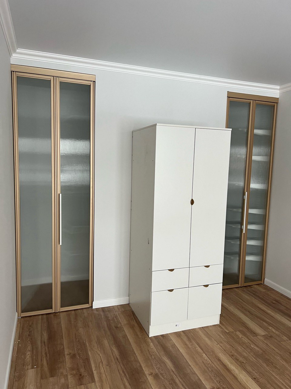 Складные подвесные двери для гардеробной