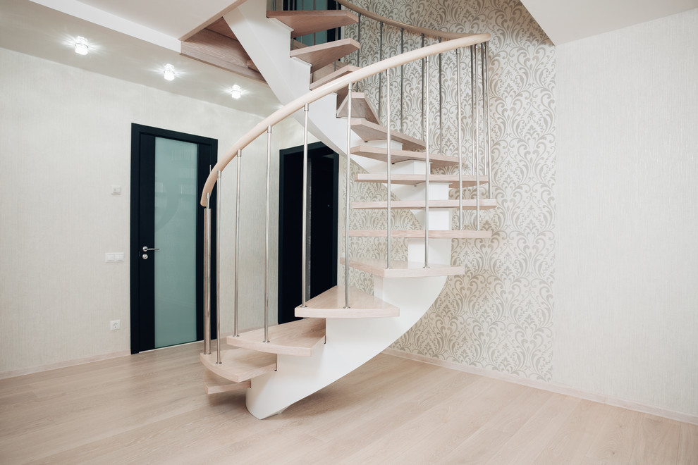 Эвольвентная (винтовая) лестница в квартире на бульваре Миттова г. Чебоксары